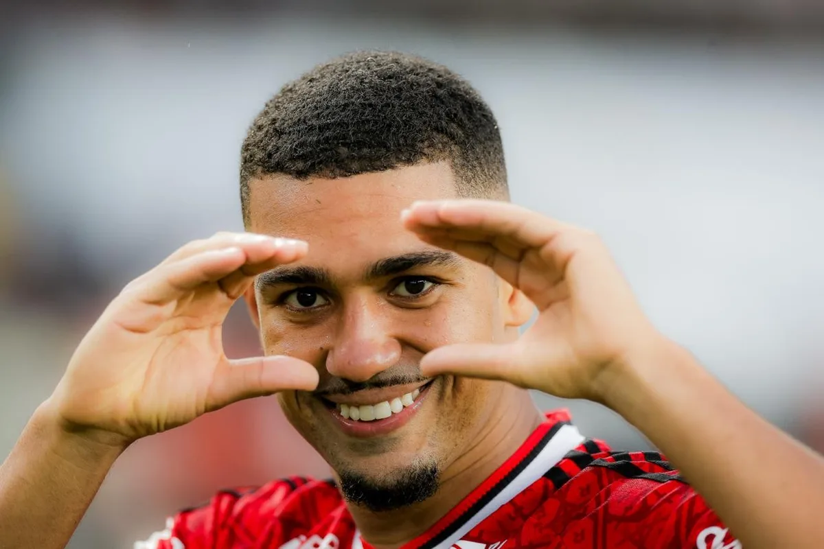 Samuel Lino decide pelo Flamengo e reforça parceria com Arrascaeta