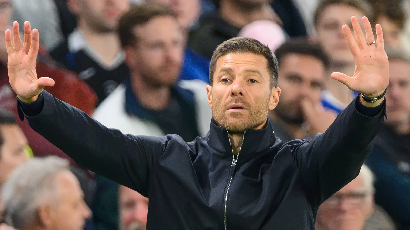 Chelsea cede vantagem outra vez e Xabi Alonso cobra evolução defensiva