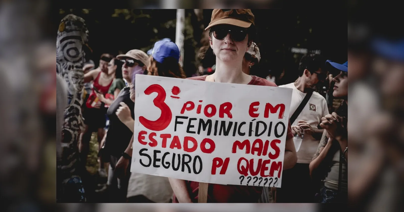 O que Jorginho Mello tem contra as mulheres?
