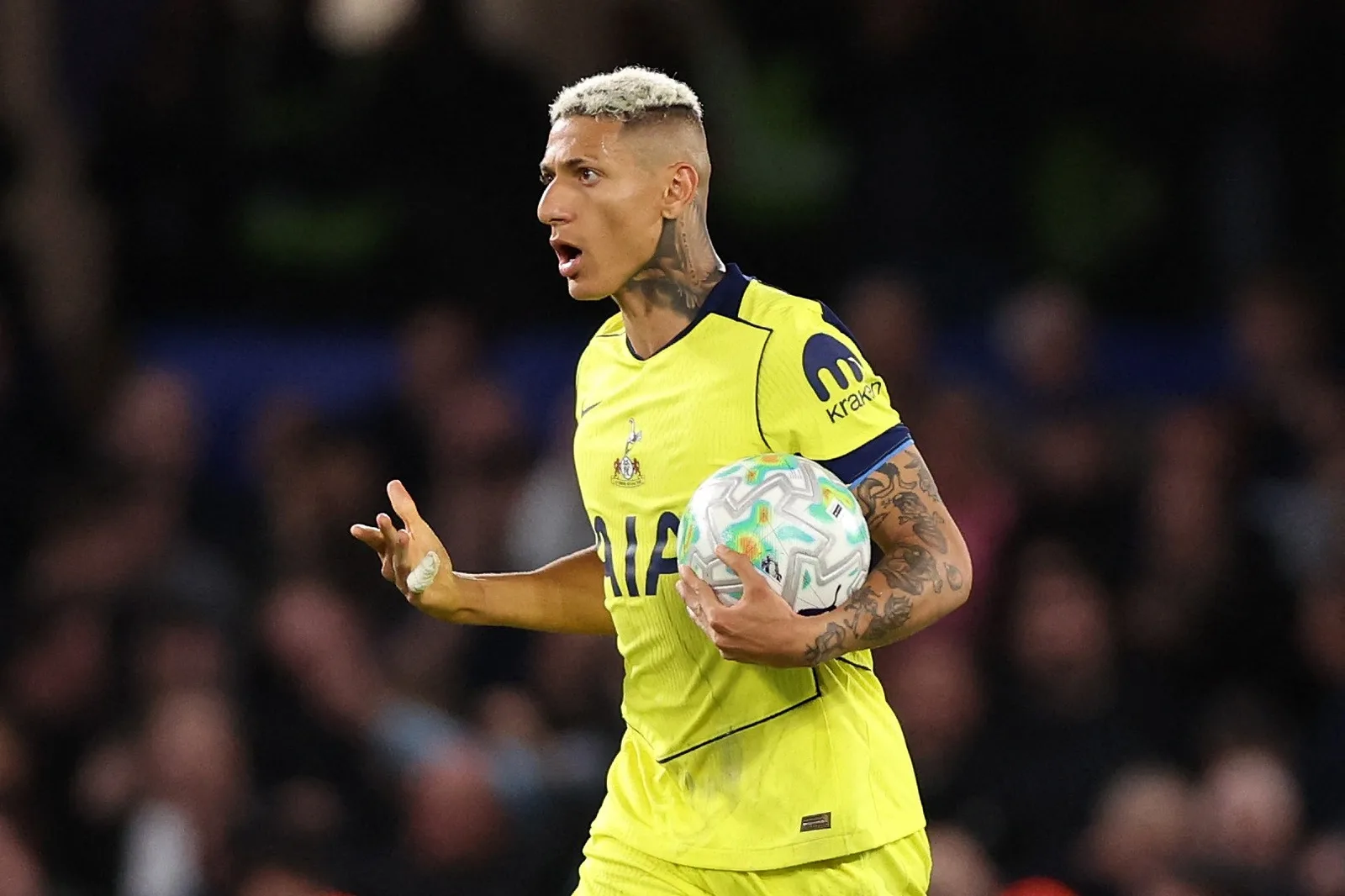 Vasco mantém negociação por Richarlison e prioriza São Januário na Copa do Brasil