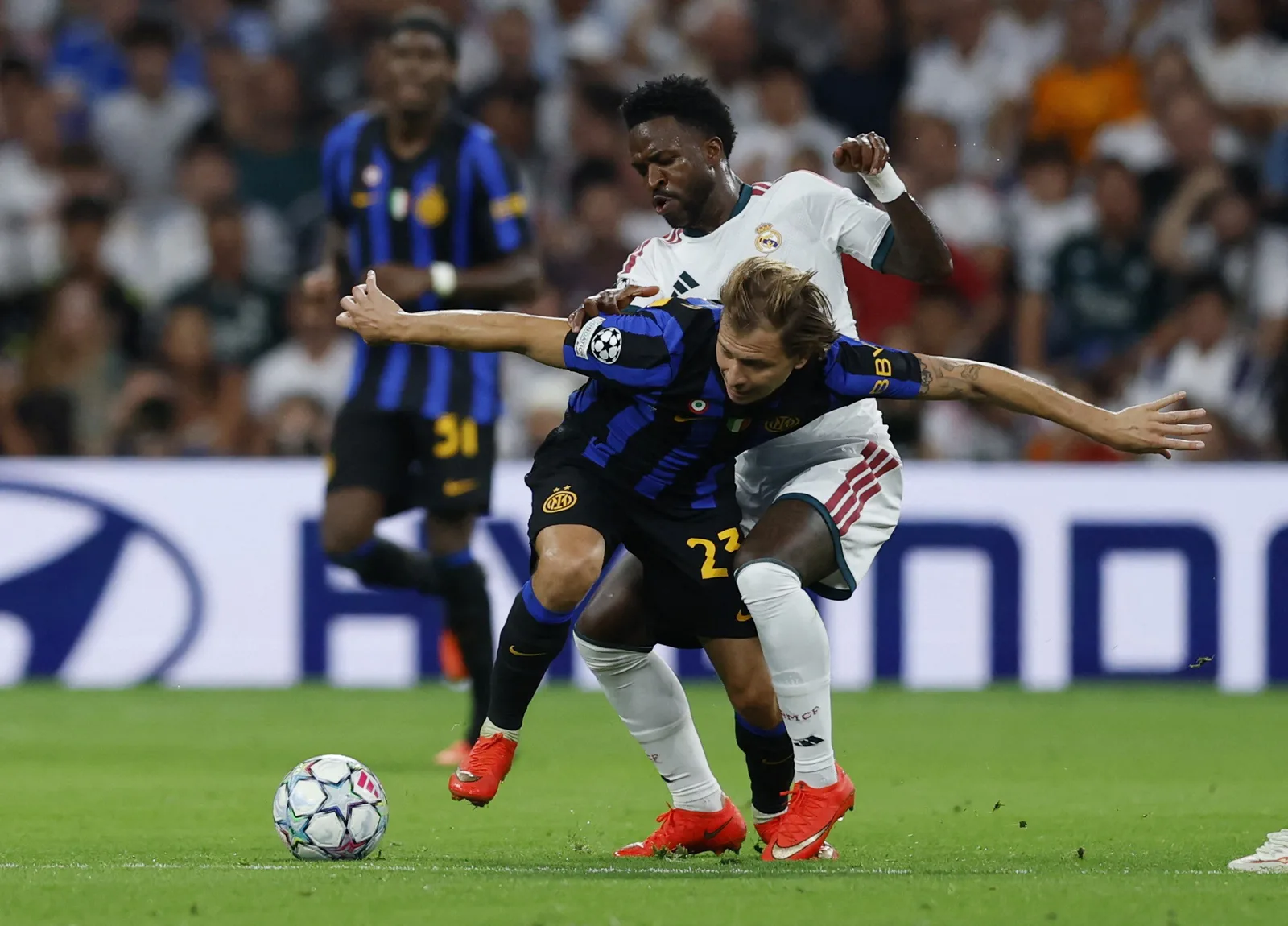 Comentaristas espanhóis criticam vaias a Vini Jr. no Bernabéu