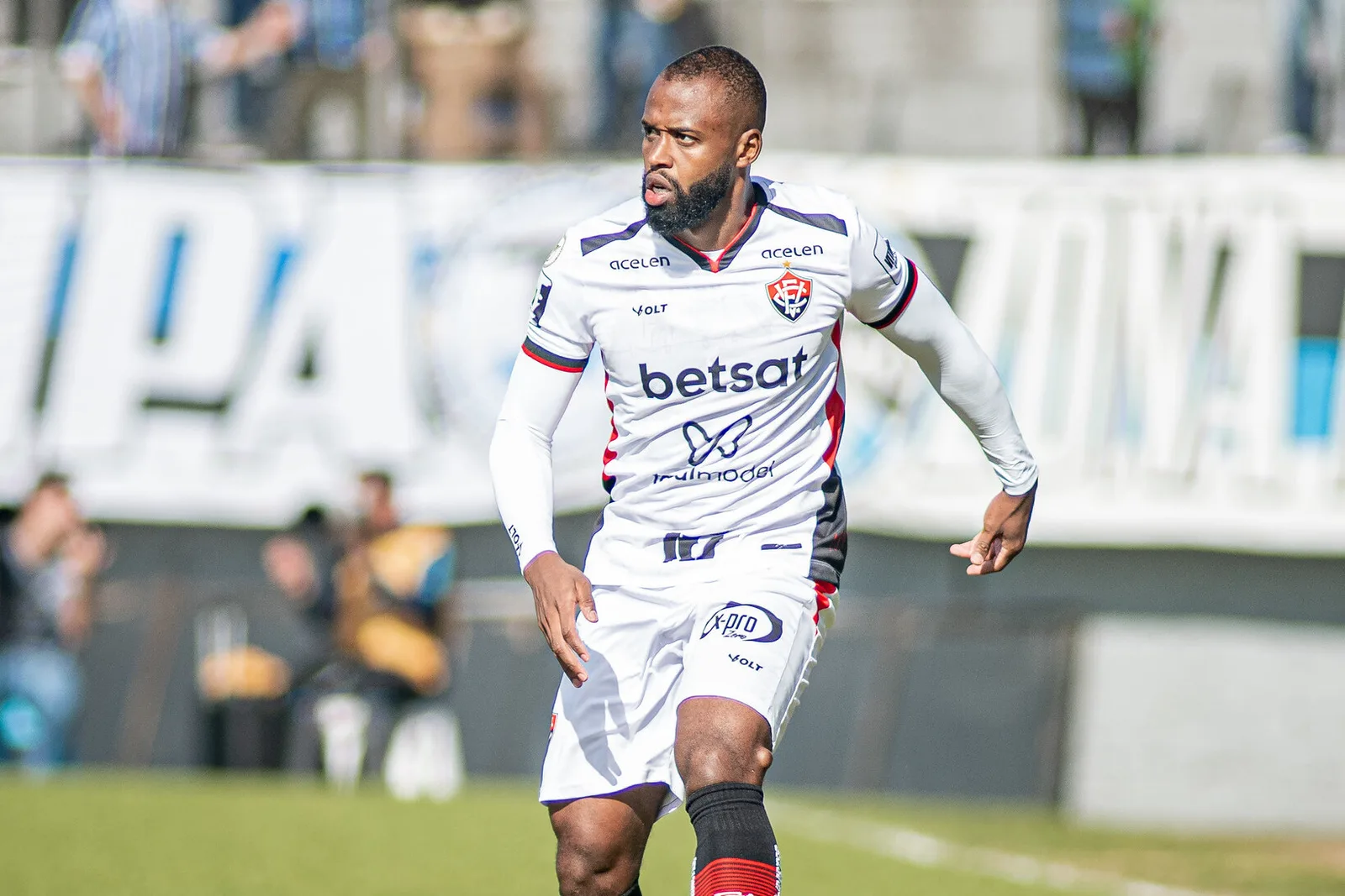 Reynaldo marca contra, e Avaí perde clássico para o Criciúma na Série B