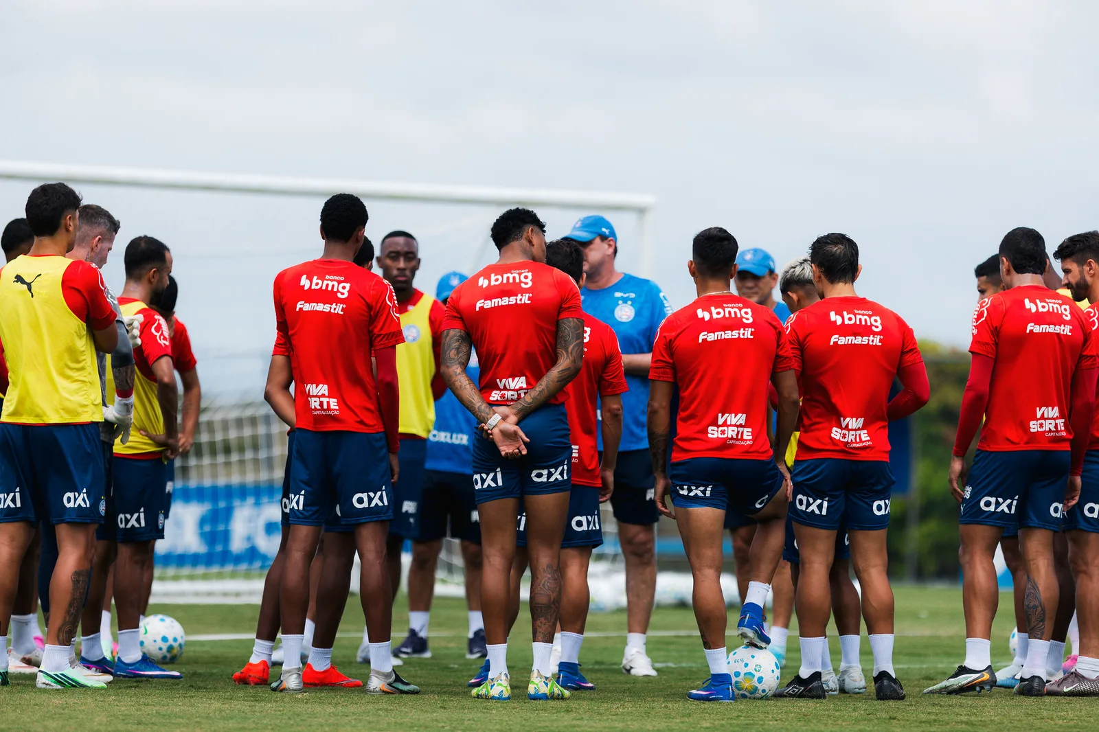 Bahia visita Athletico-PR em disputa direta pela terceira posição