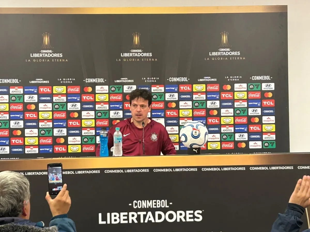 Diniz elogia reação do Corinthians e alerta para força do Estudiantes fora de casa