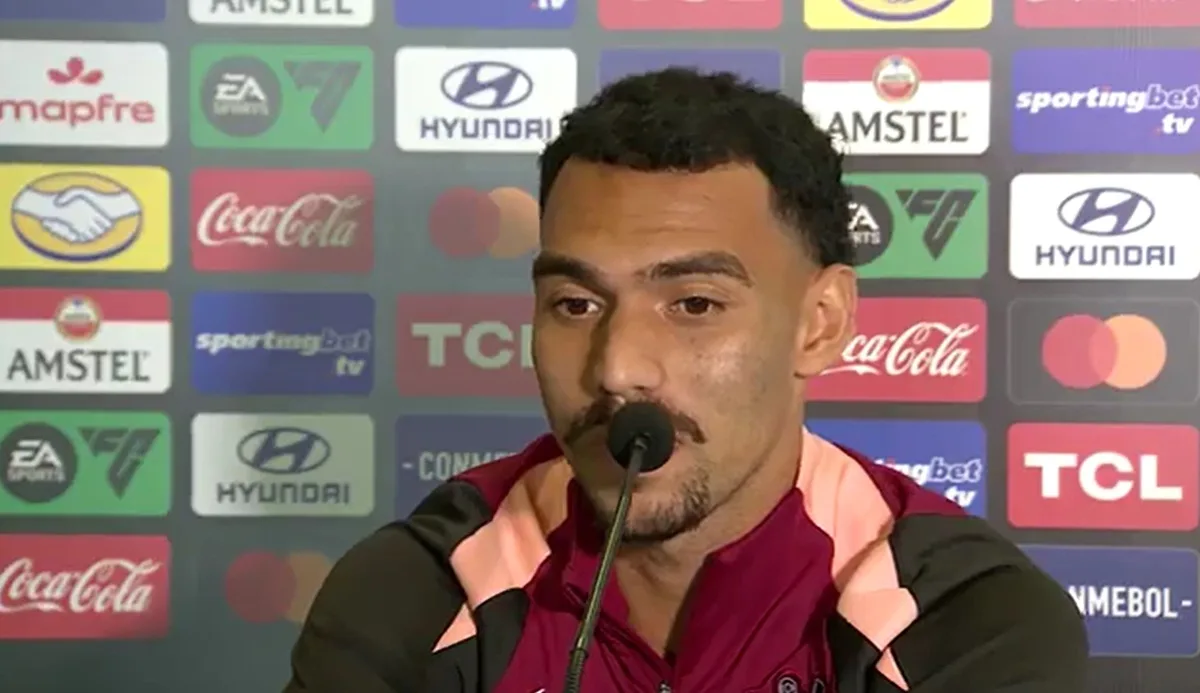 Matheuzinho reforça apoio a Fernando Diniz antes de duelo do Corinthians