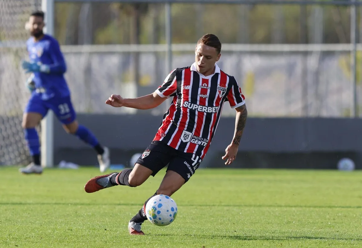 Maik deixa o São Paulo por empréstimo e estreia pelo Dukla