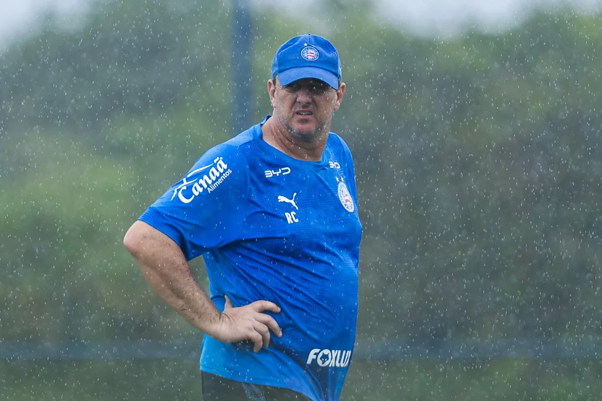 Bahia treina com Sanabria em atividade parcial e estreia de Lautaro López