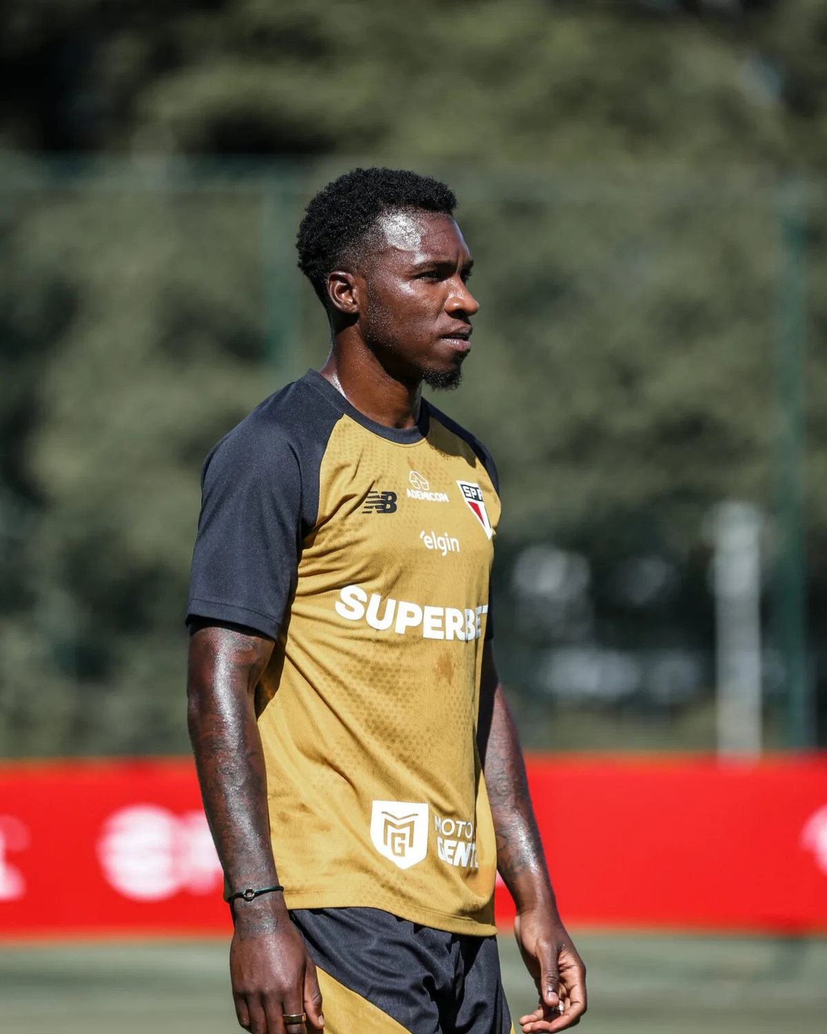 São Paulo avalia cirurgia para tratar dores de Buta no menisco
