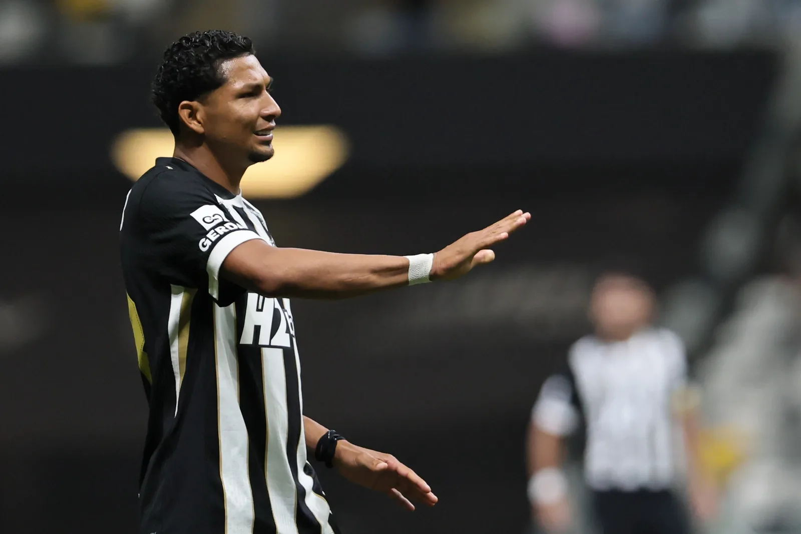 Rony reencontra o Atlético-MG em jogo decisivo e com dívida na Justiça
