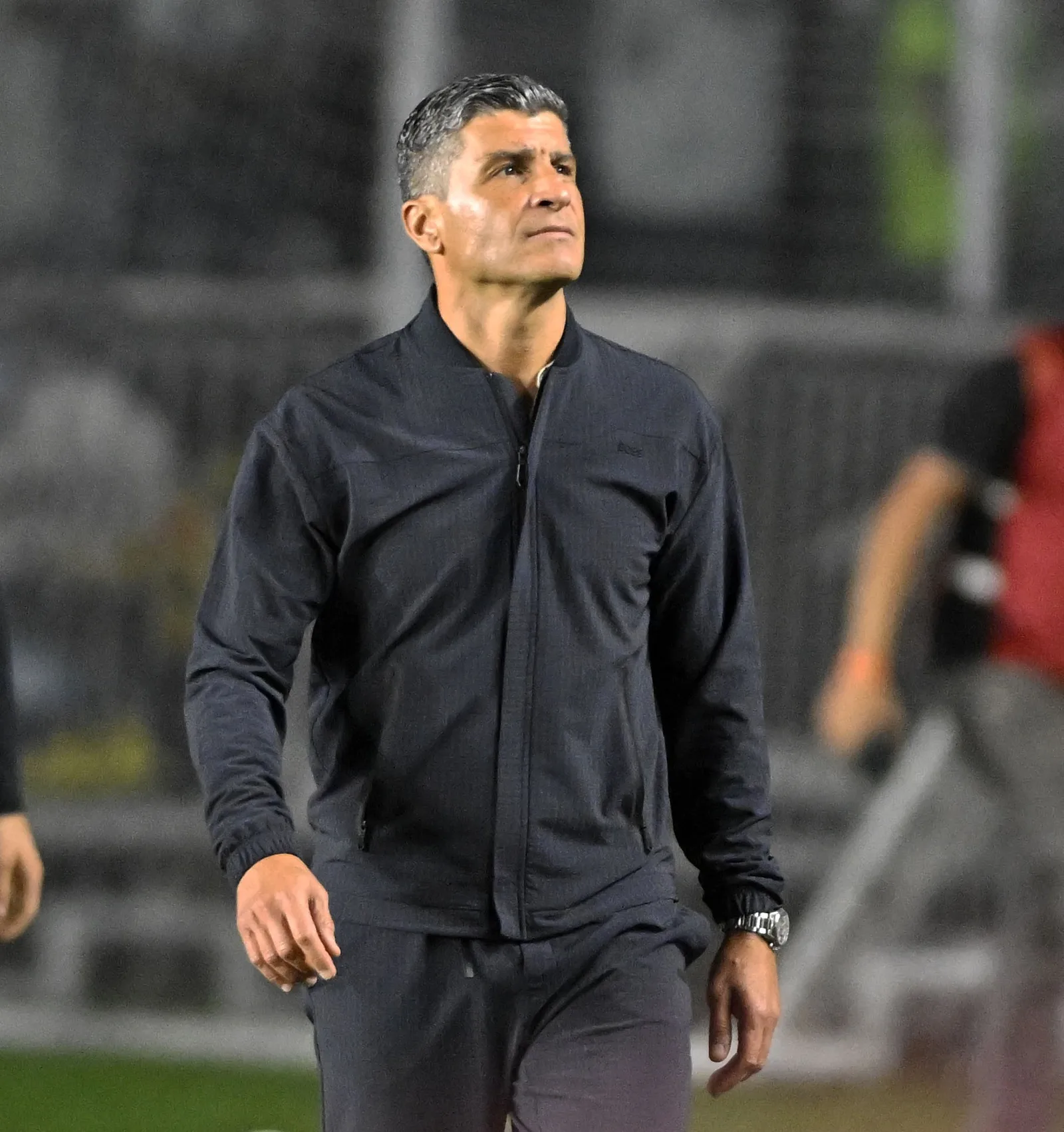 Vasco goleia o Coritiba e deixa a zona de rebaixamento de forma provisória