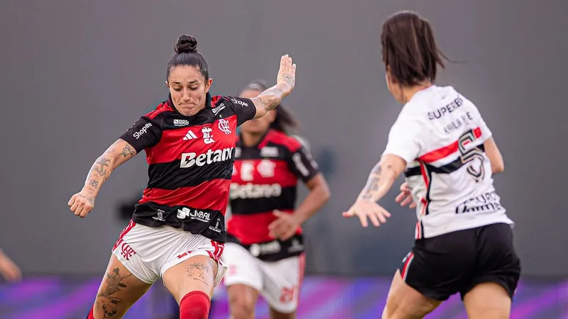 São Paulo vira sobre o Flamengo e abre vantagem na semifinal feminina