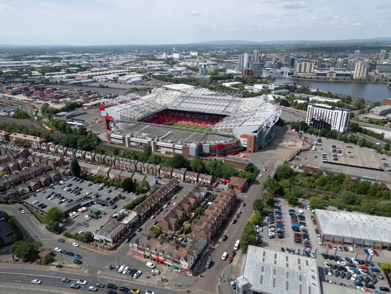 Manchester United avança em plano para novo estádio de 100 mil lugares