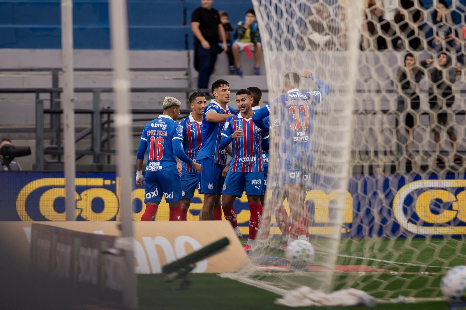 Bahia supera Bragantino e assume liderança nas viradas do Brasileiro
