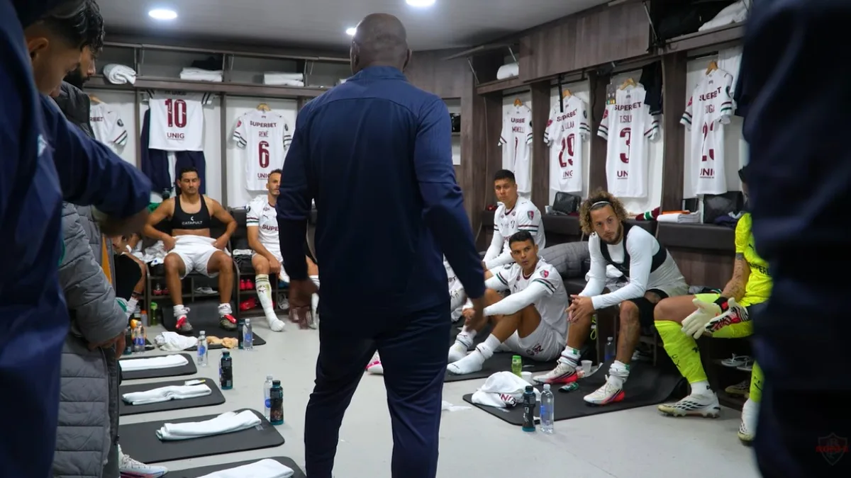Marcão cobra reação do Fluminense no intervalo contra o Platense