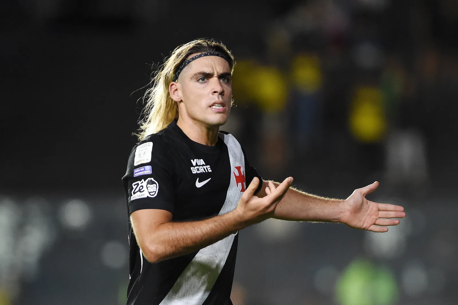 Spinelli perde espaço no Vasco após chegada de reforços ao ataque