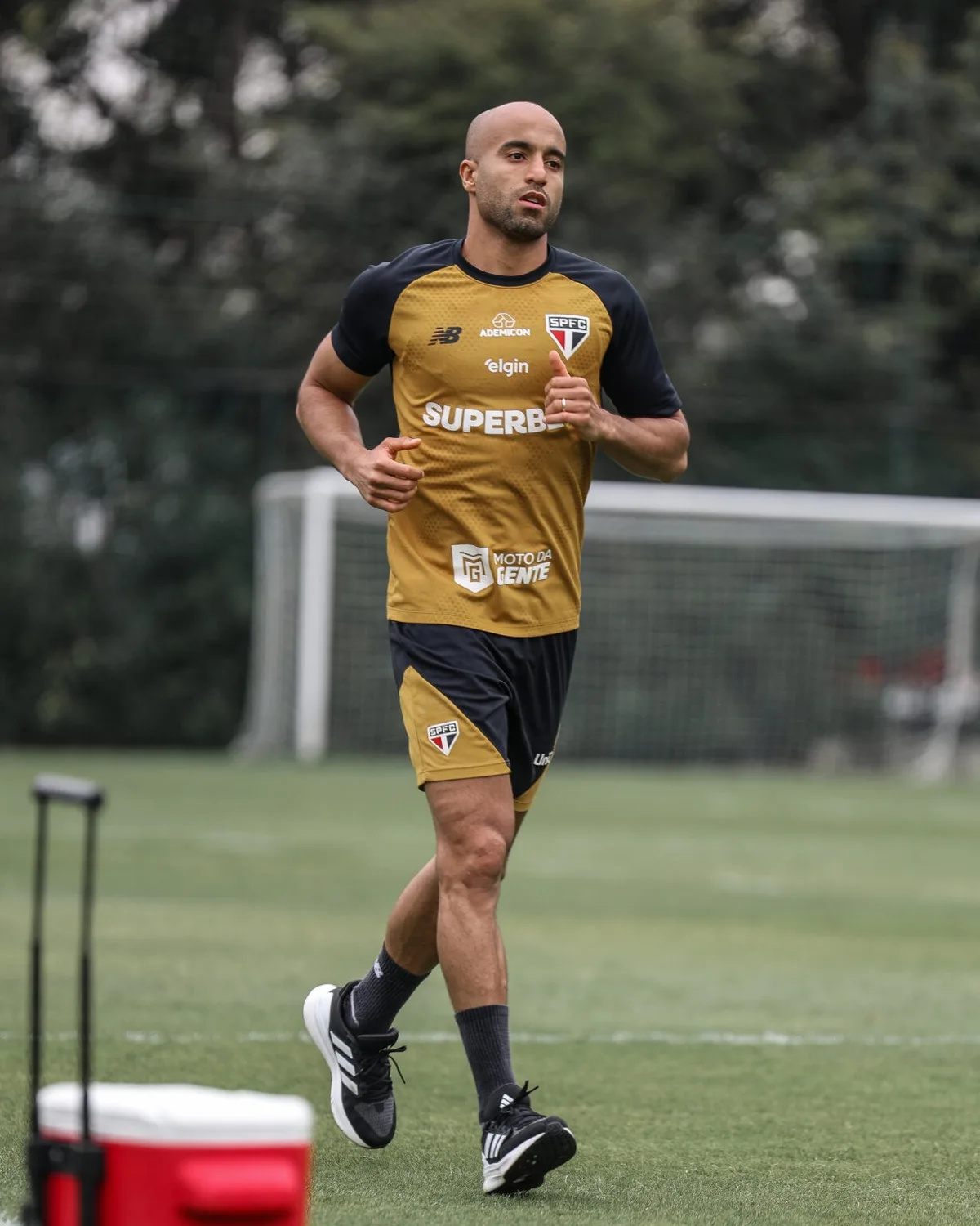 Lucas inicia transição no gramado e mira retorno ao São Paulo em outubro