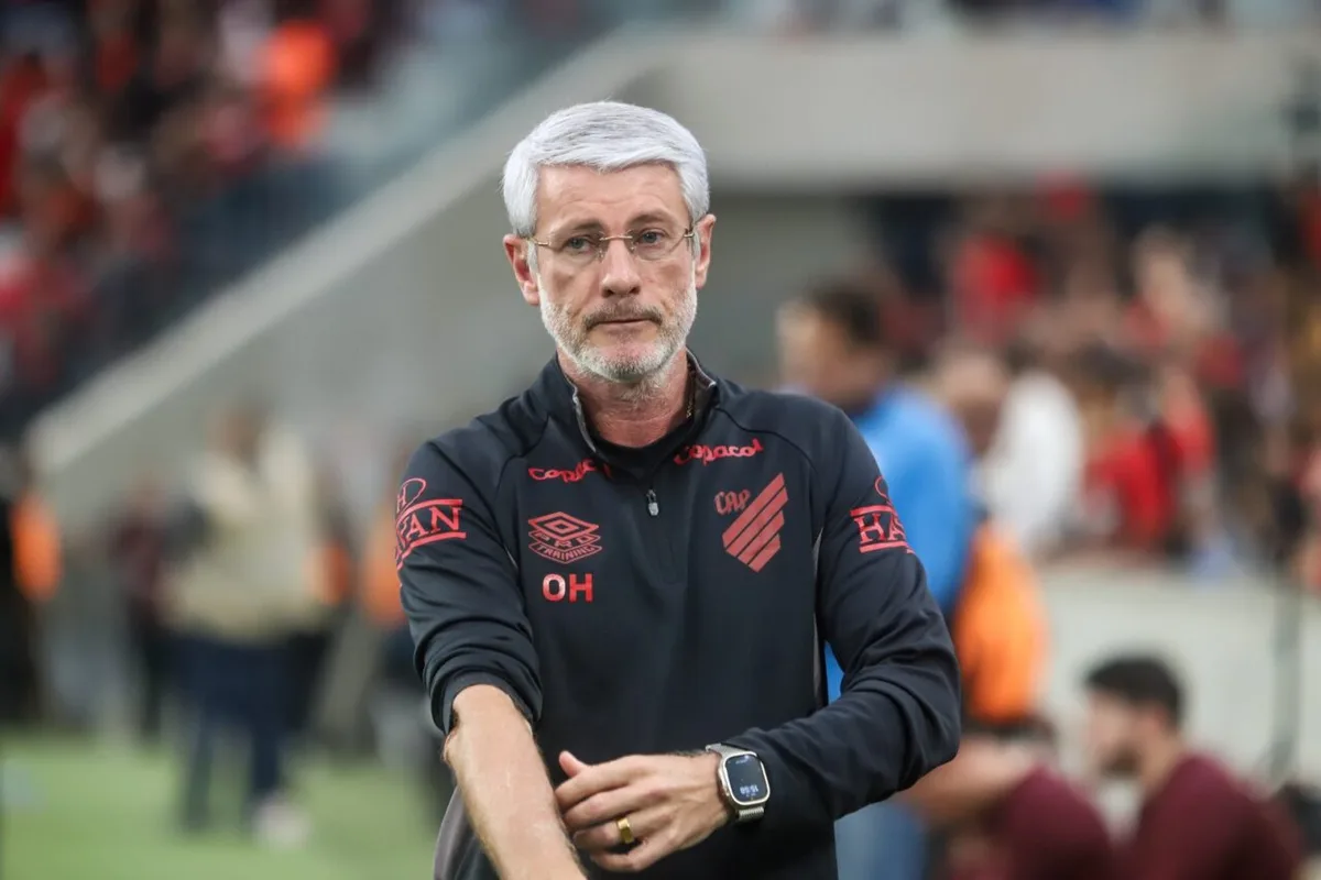 Odair Hellmann recebe quatro jogos de suspensão no STJD