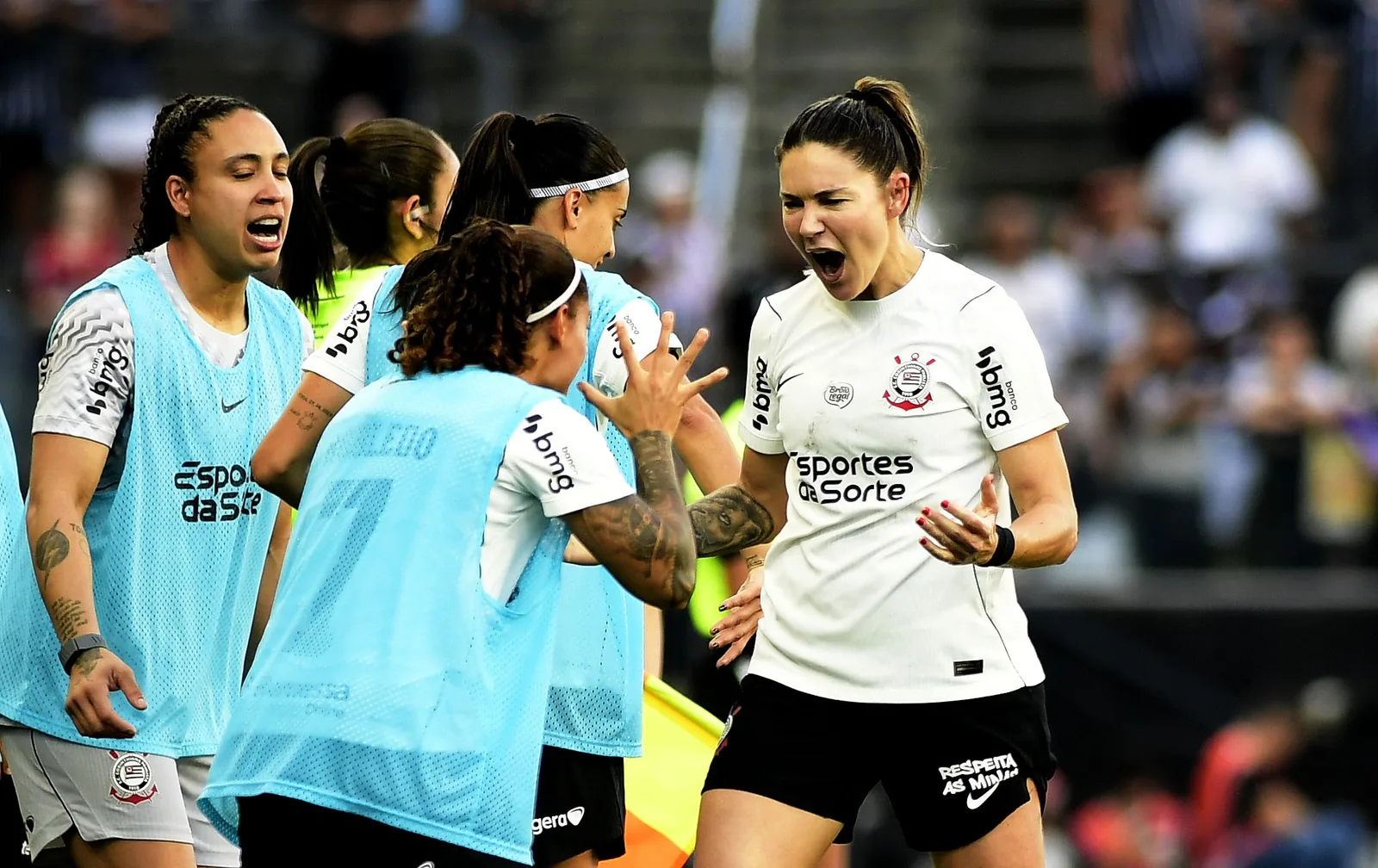 Gabi Zanotti lidera pontuação do Cartola na ida da final feminina