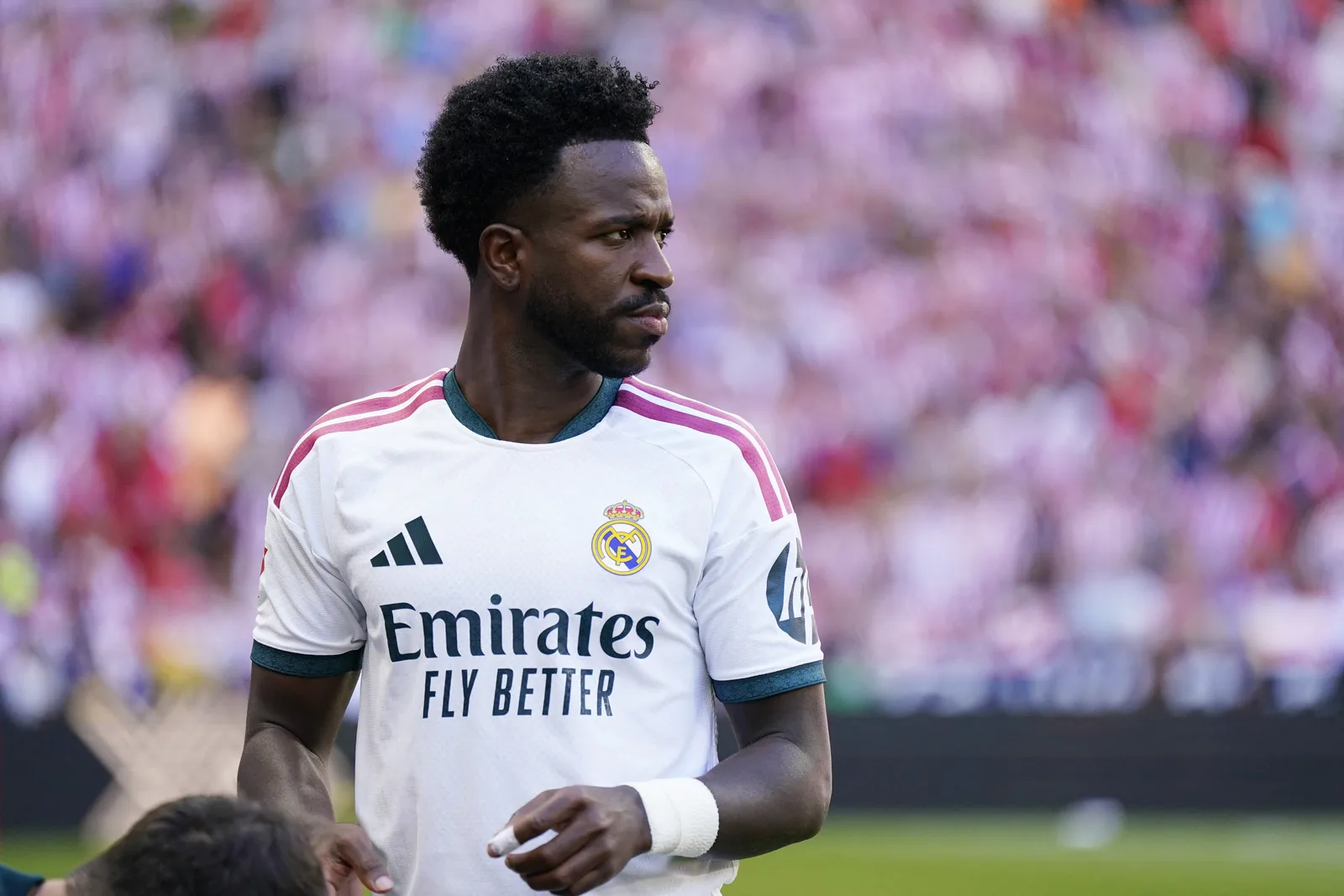 Nacho pede apoio a Vini Jr. após vaias no Bernabéu
