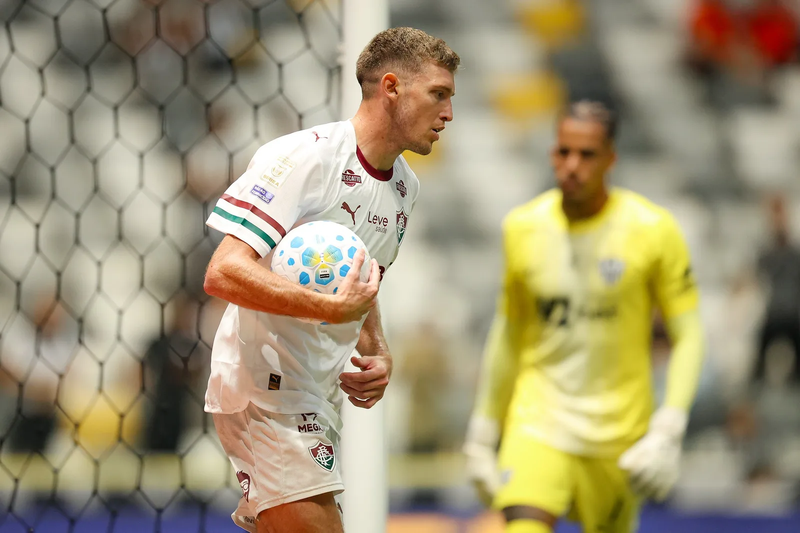 Castillo marca e ganha espaço entre reservas do Fluminense