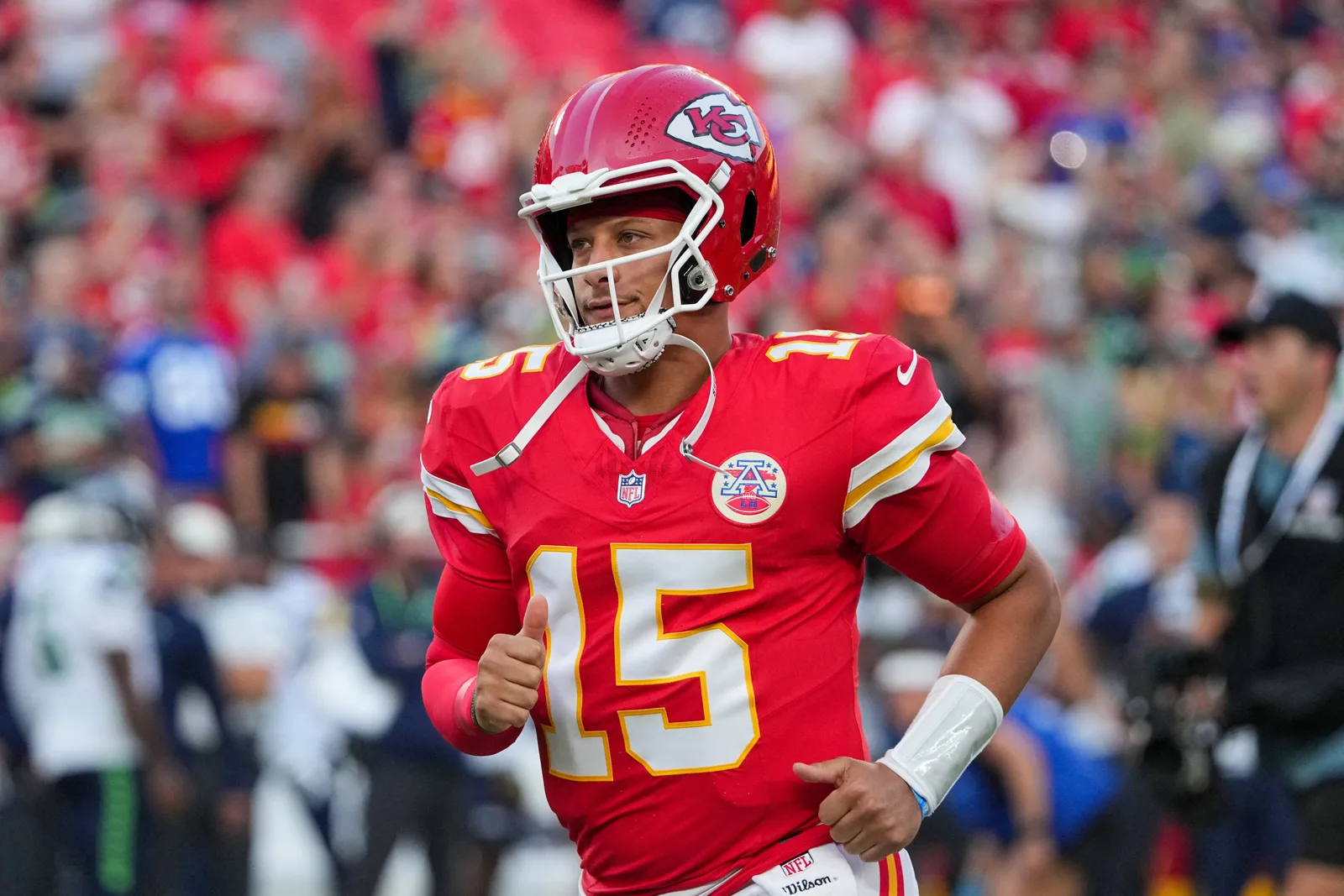 Mahomes volta após nove meses e inicia décima temporada com novos desafios