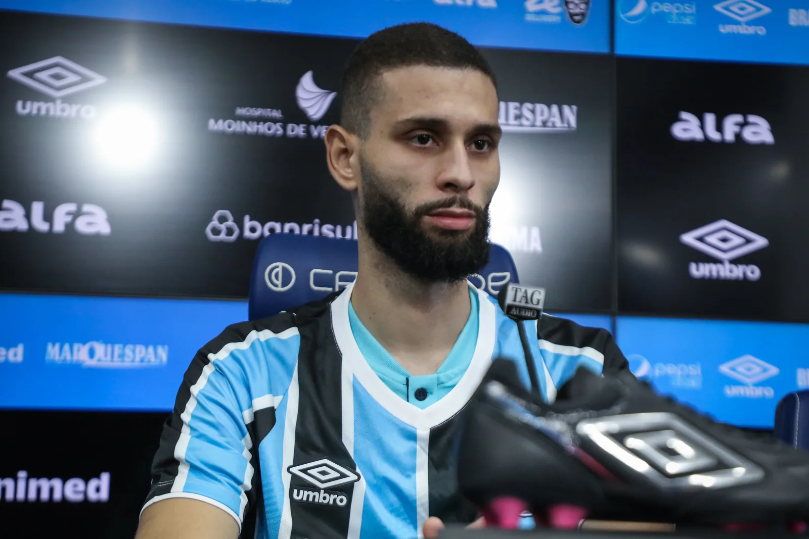 Vitória cobra do Grêmio dívida que já supera 2,5 milhões de dólares
