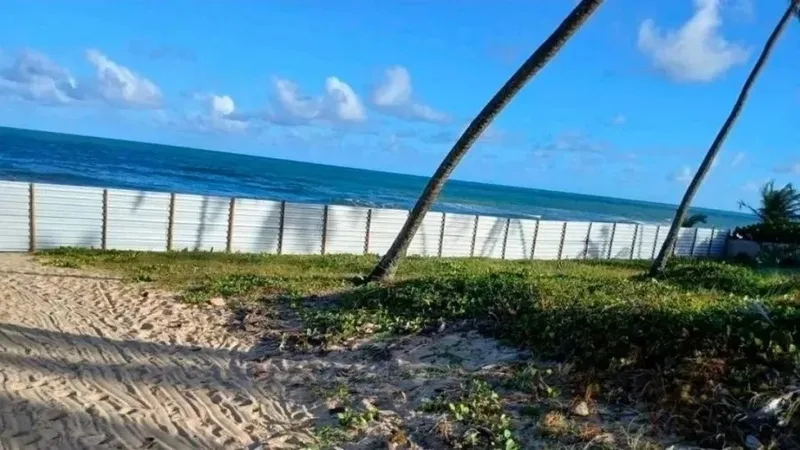 MP-BA abre investigação sobre obras e acesso à praia em Camaçari