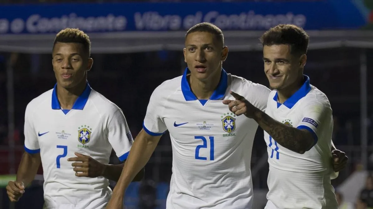 Santos avança por Philippe Coutinho e discute formato do negócio