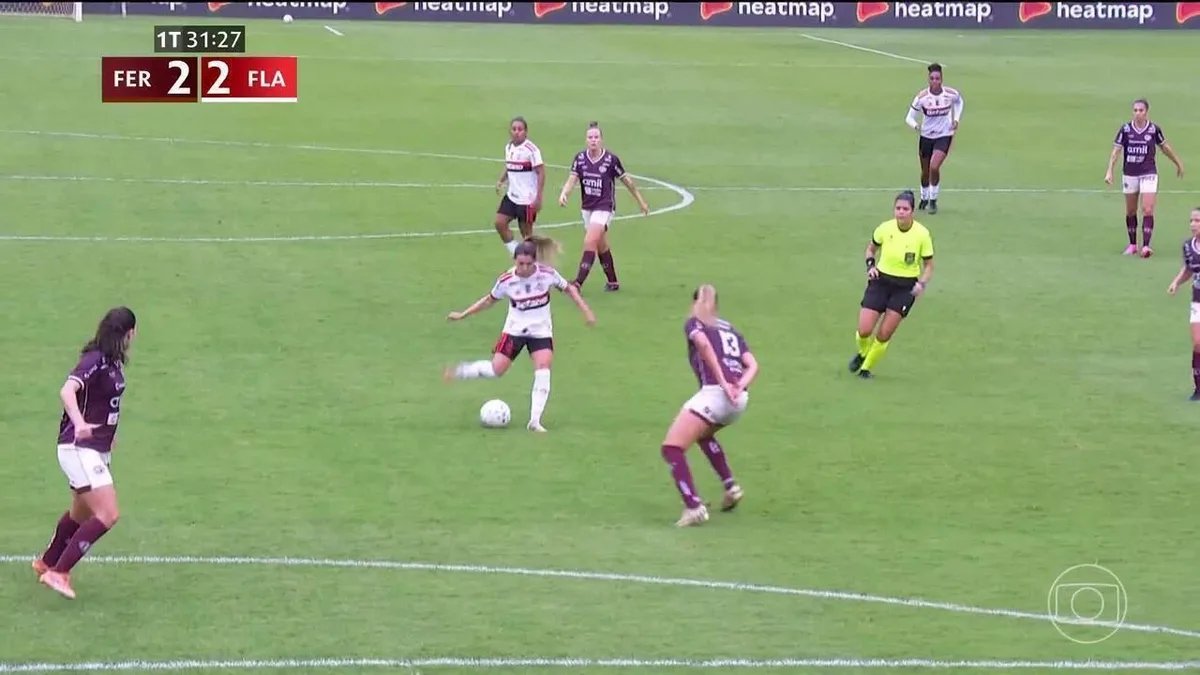 Pâmela dos Santos lidera pontuação do Cartola Feminino nas quartas