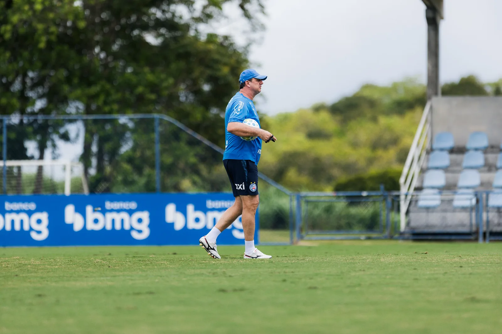 Bahia volta aos treinos de olho em Michel Araújo contra o Palmeiras