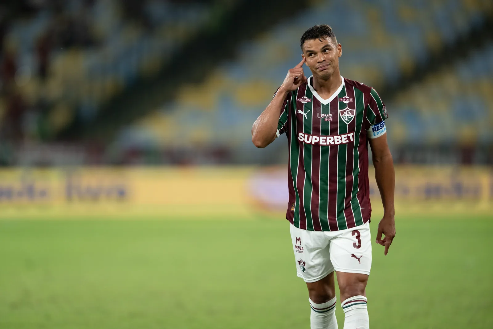 Thiago Silva dá chapéu em atacante do Platense e recorda lance com Cristiano Ronaldo