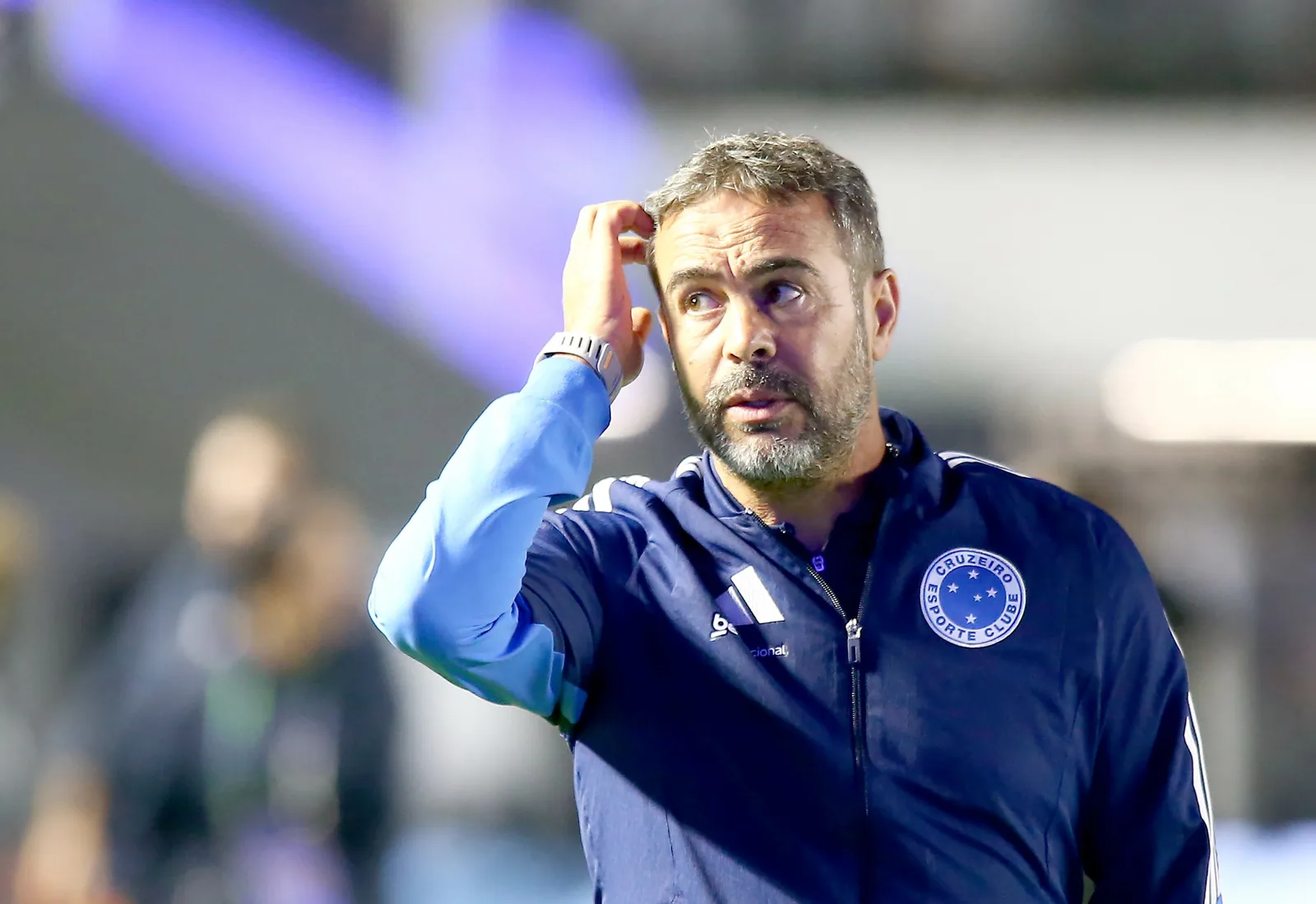 Artur Jorge assume responsabilidade por oscilação do Cruzeiro após revés para o Santos