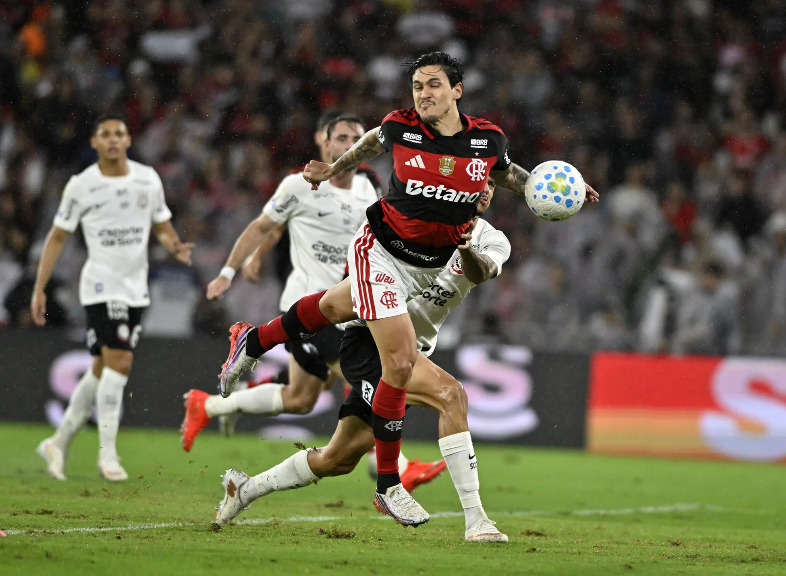 Felipe Melo aponta falta de concentração de Pedro em vitória do Flamengo