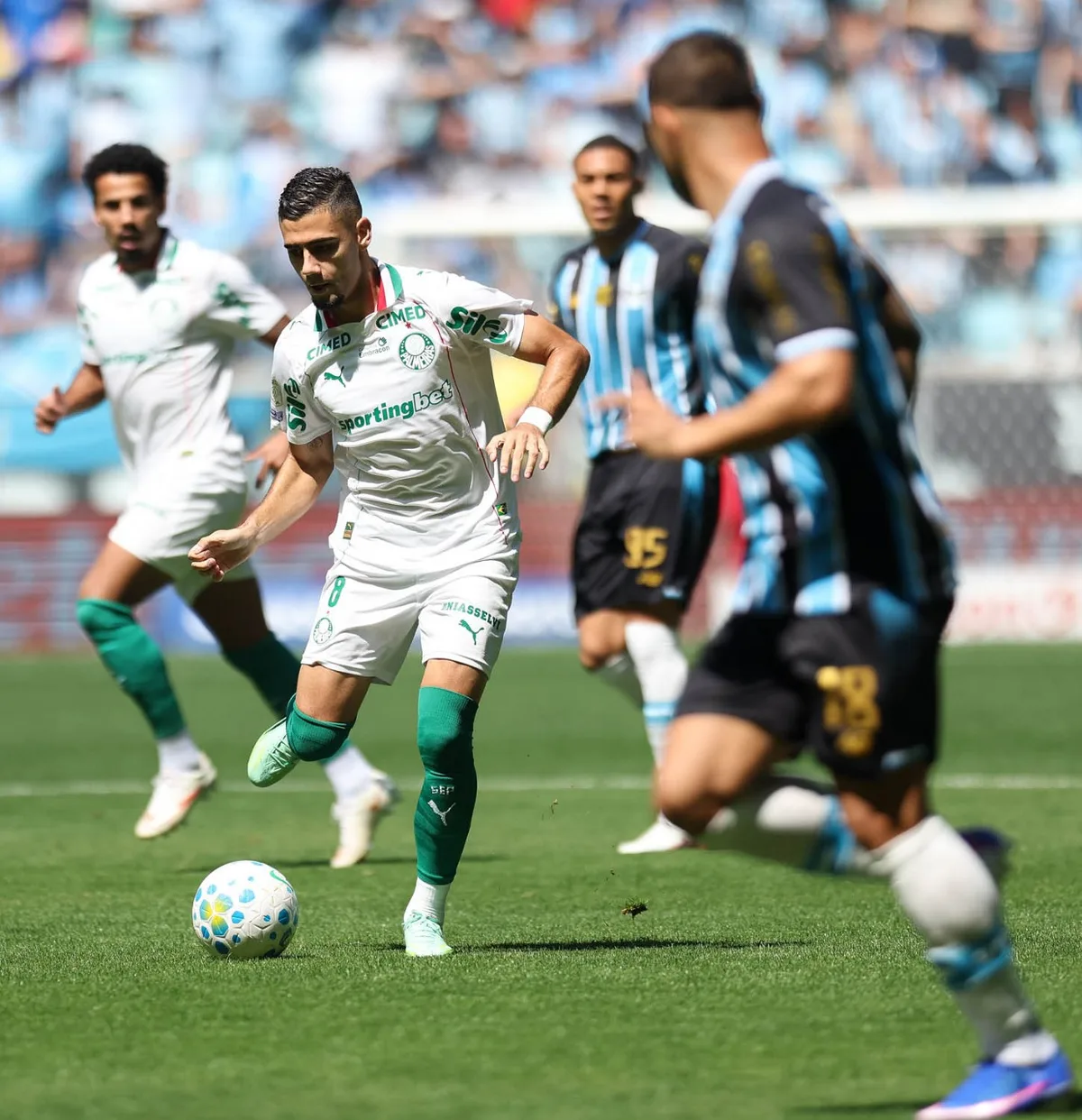 Palmeiras vence quatro de dez jogos e perde liderança após pausa