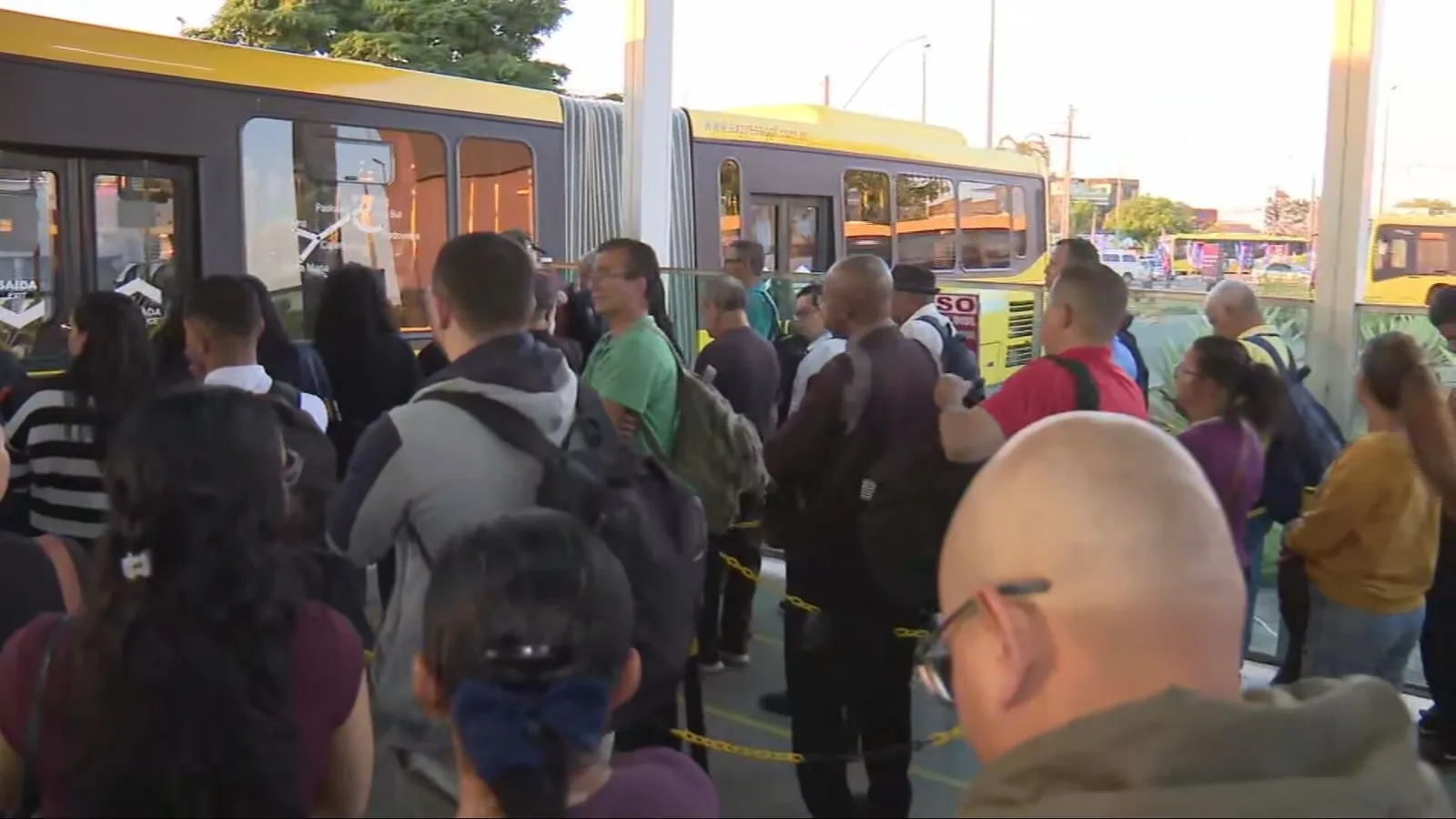 Ônibus retomam circulação após rodoviários suspenderem greve no DF