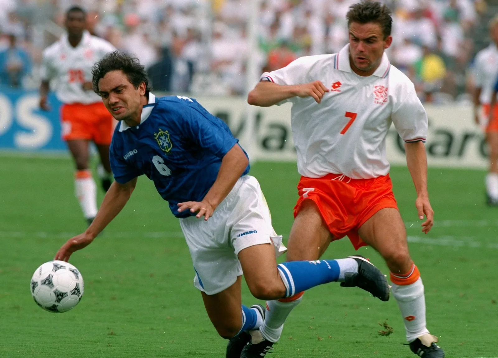 Marc Overmars deixa direção do Royal Antwerp por problemas de saúde