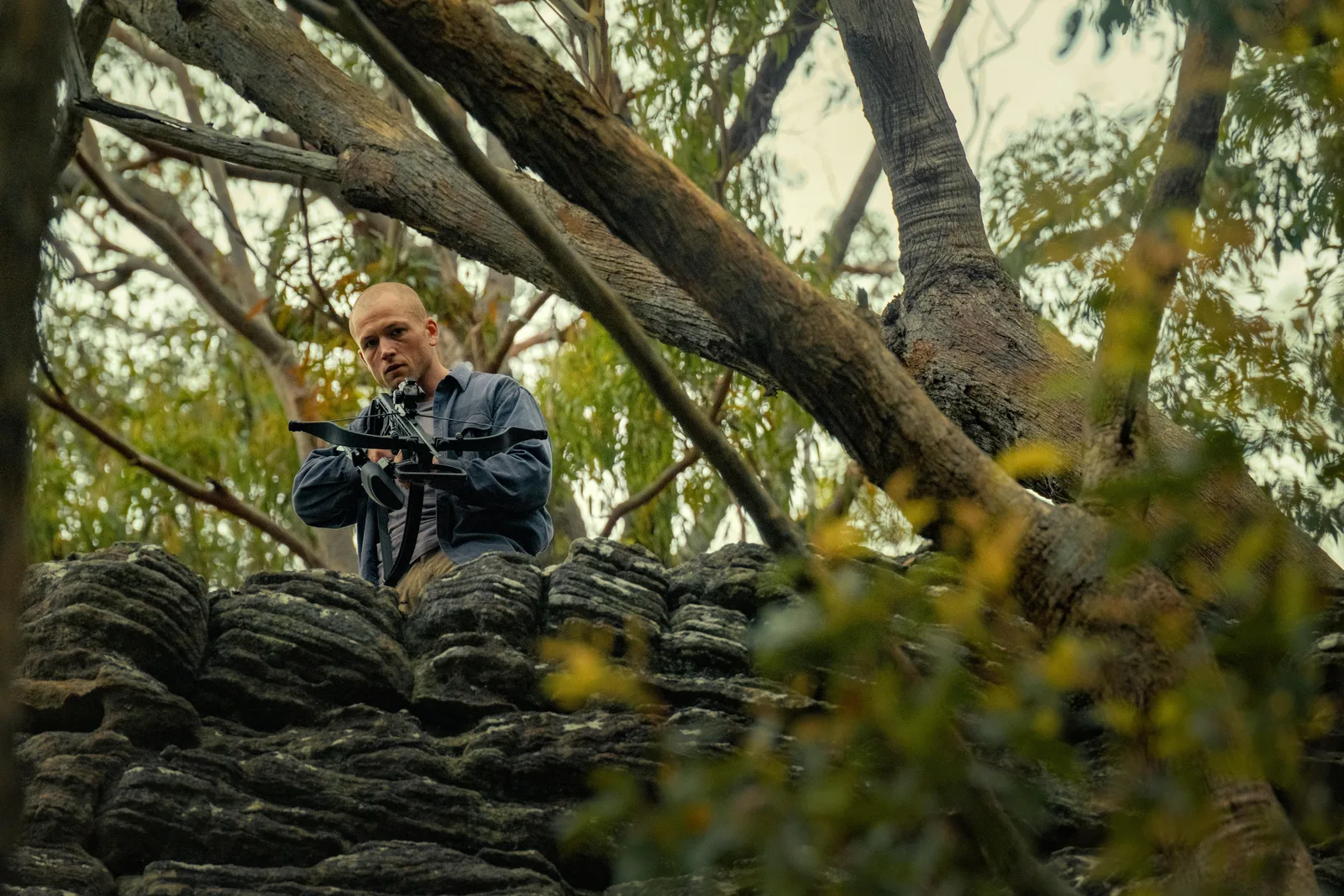 Suspense com Charlize Theron supera 105 milhões de visualizações na Netflix