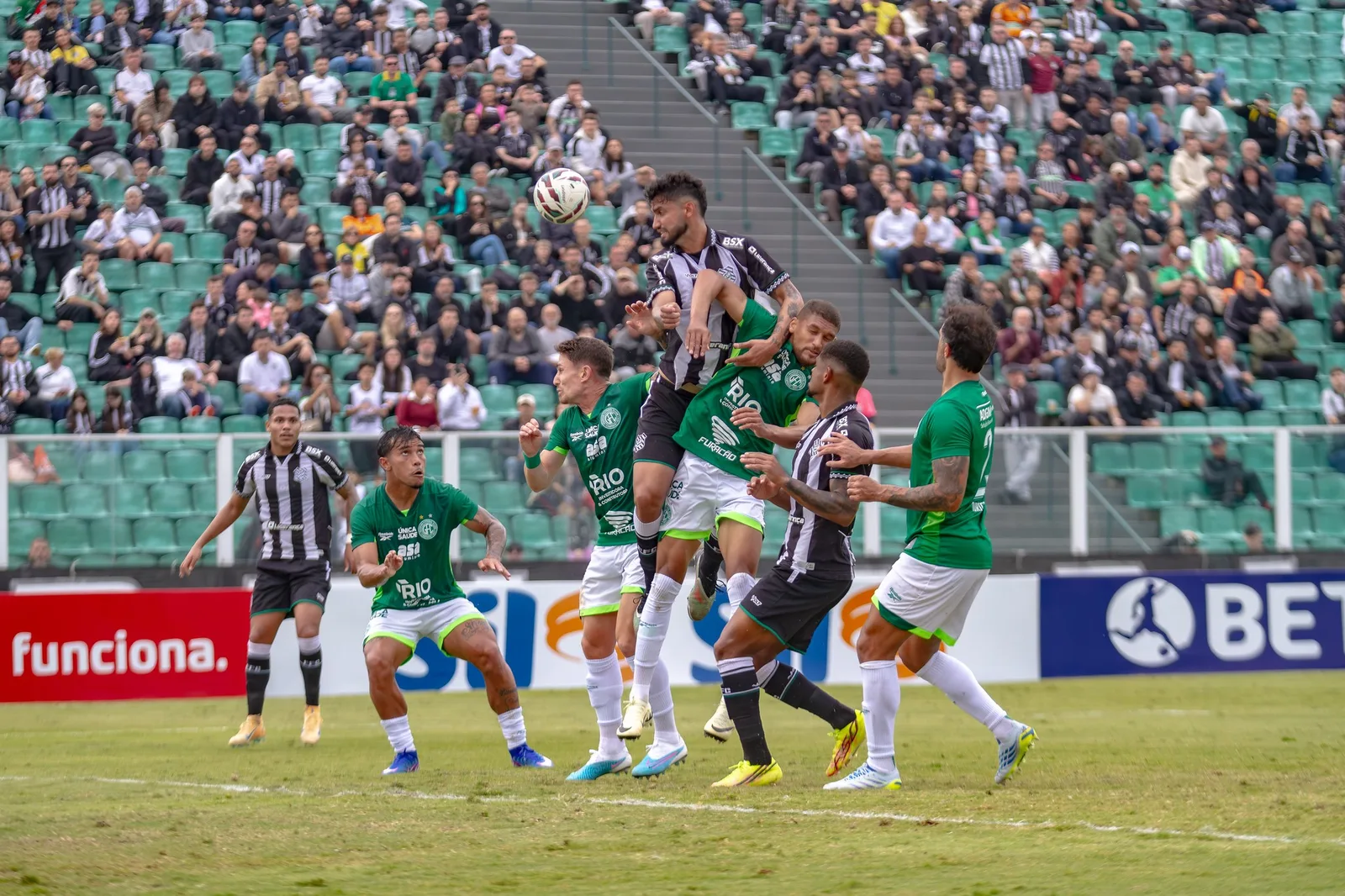 Bola parada dá origem a metade dos gols sofridos pelo Figueirense na Série C