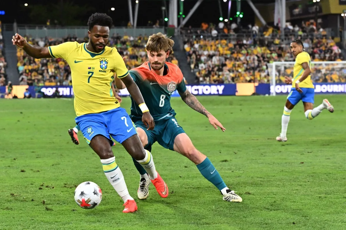 Brasil busca empate no fim contra a Austrália em amistoso pós-Copa
