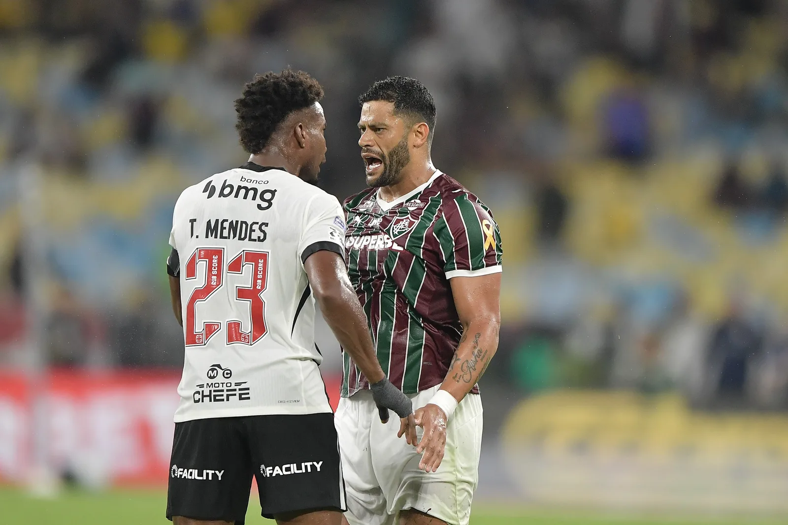 Hulk aponta falta de critério nos cartões durante Fluminense x Vasco