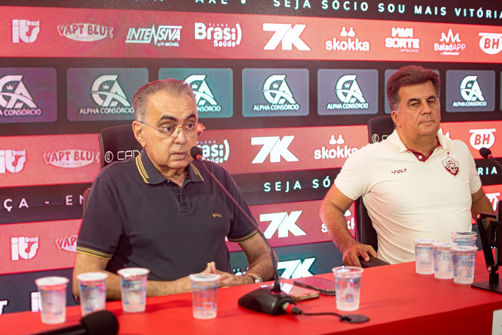 Vitória avalia atacante da Colômbia e consulta Athletico por Léo Pelé