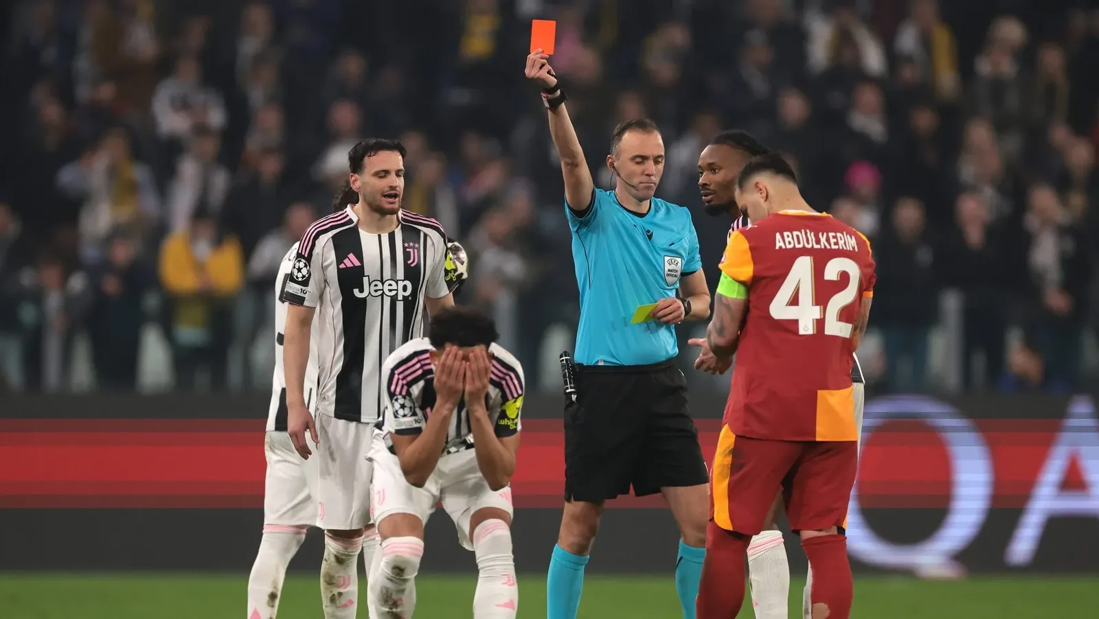 Uefa altera critérios de suspensão por cartões na Champions League